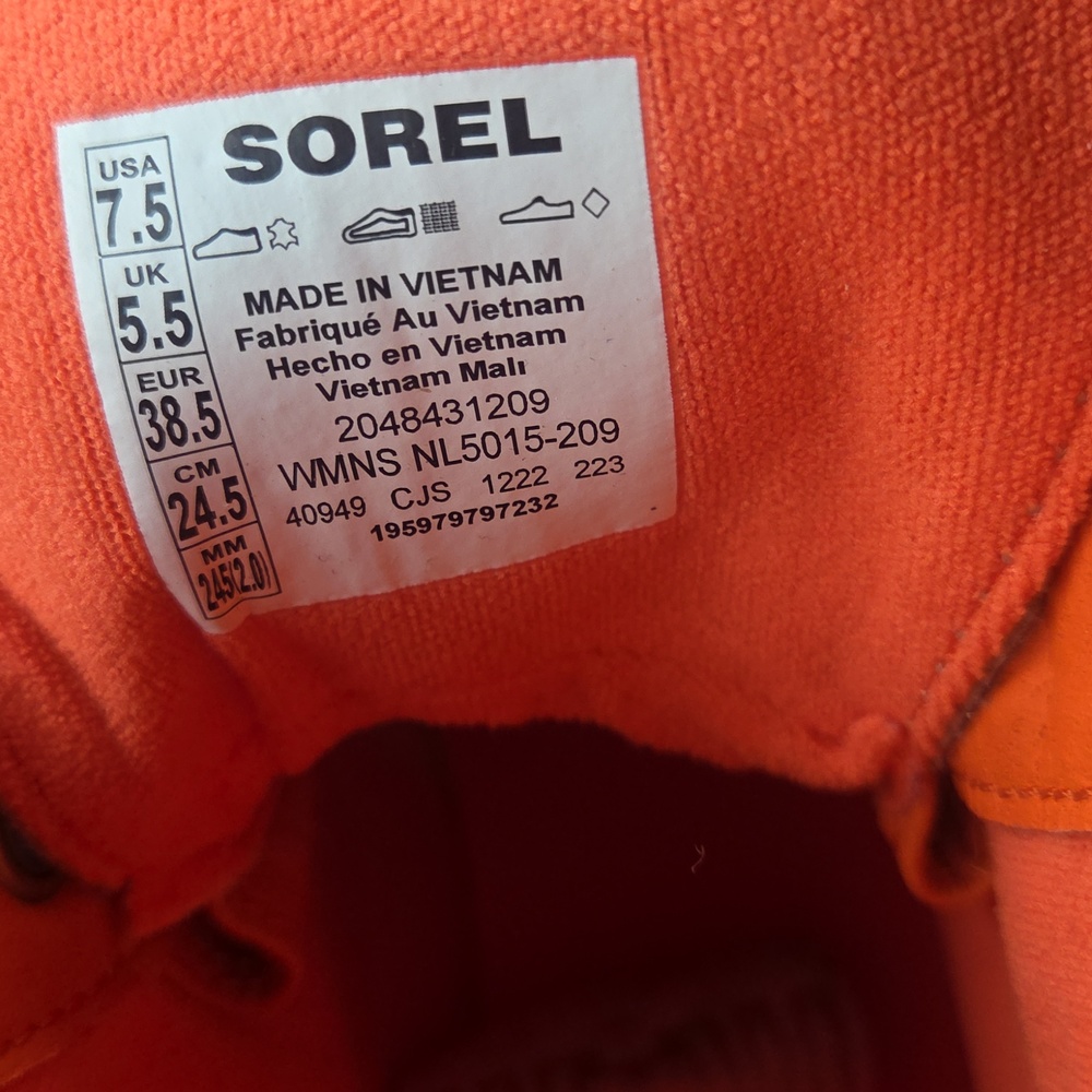 Sorel Women's Lace-Up Cream and Orange Boots Size 7.5. - Picture 9 of 12
